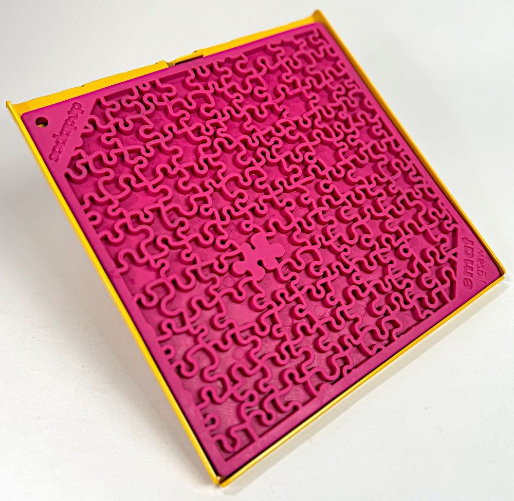 LickiDock Daffodil Yellow 8" by 8"