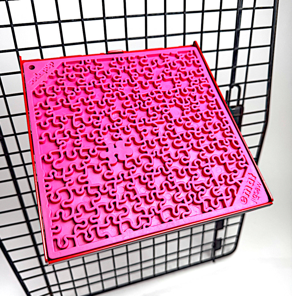 LickiDock Astatic Red 8" by 8"